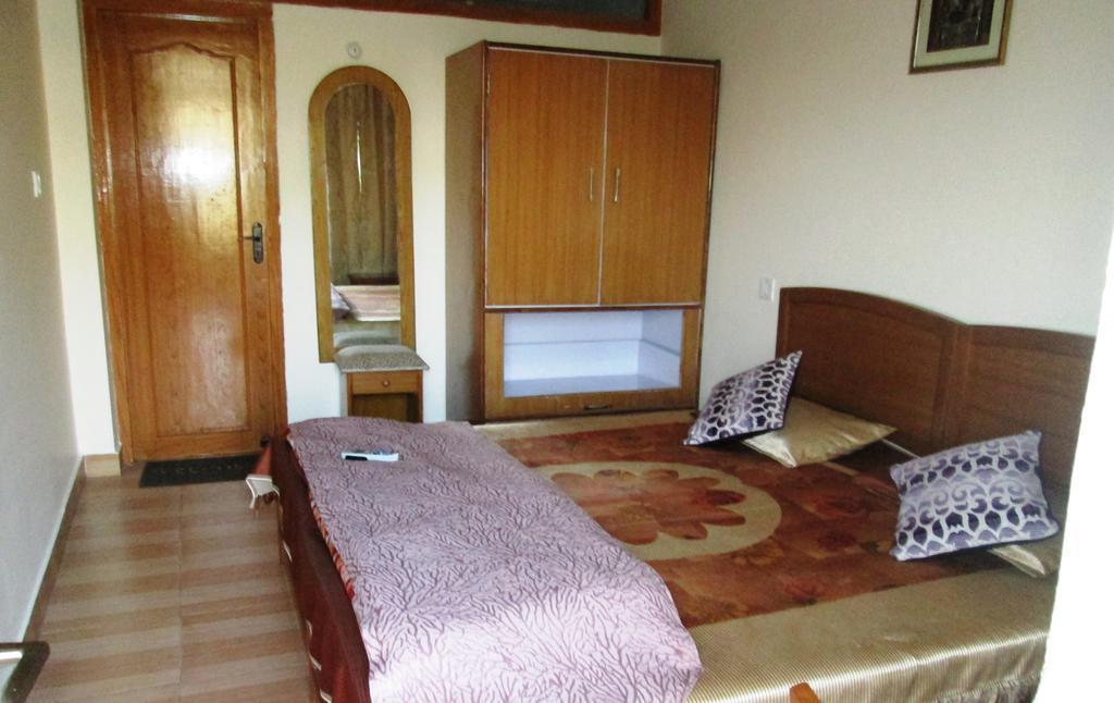 Ranikhet Grand Hotel Buitenkant foto